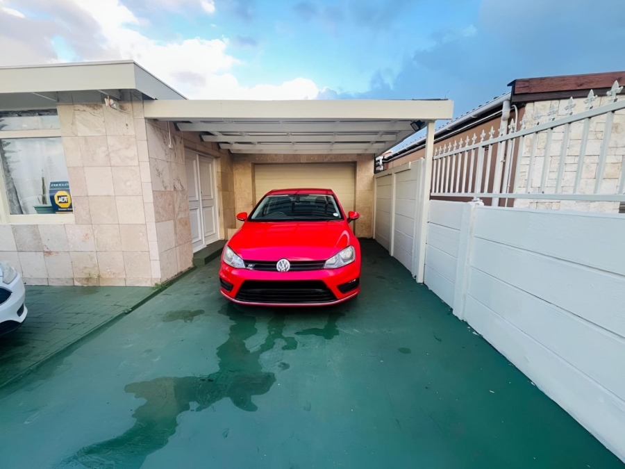3 Bedroom Property for Sale in Wetton Western Cape